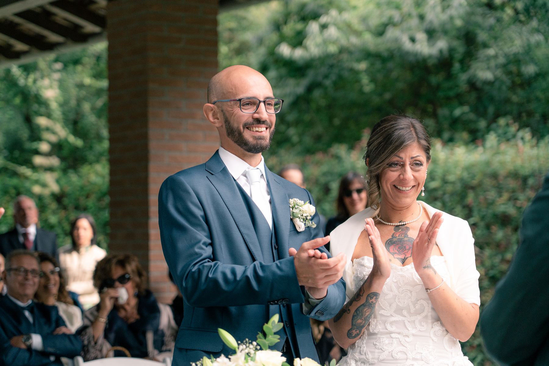 Hochzeitsfotografie – Brautpaar teilt einen emotionalen Moment